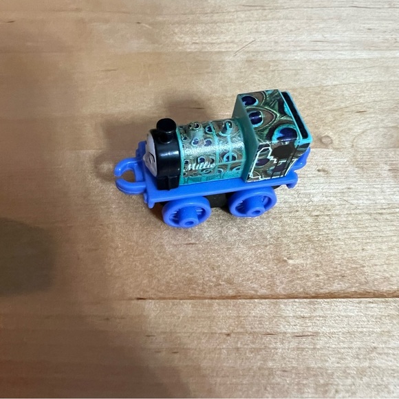 Thomas the Train Minis Open Blind Bag Lot: Peacock Millie & Giraffe Animal Ben - Picture 4 of 9